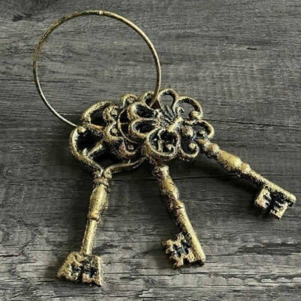 Decorative Gold Skeleton Keys